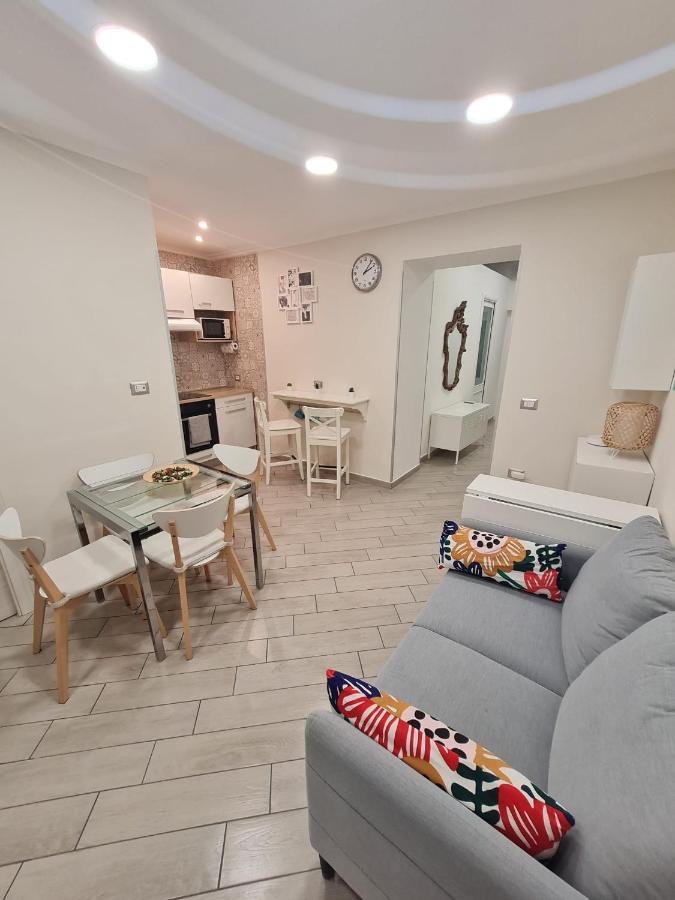 Palizzi's Behind Plebiscite Square Appartement Naples